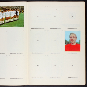 König Fußball Eikon album with stickers