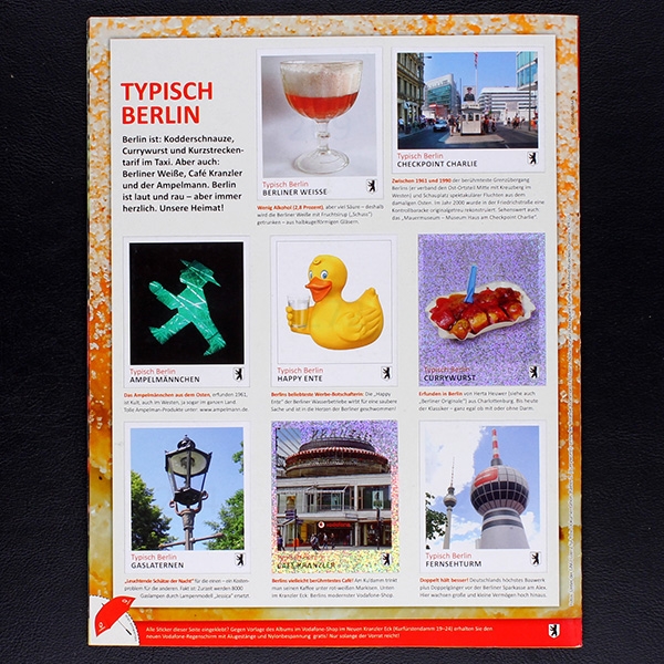 Berlin sammelt Panini Sticker Album komplett